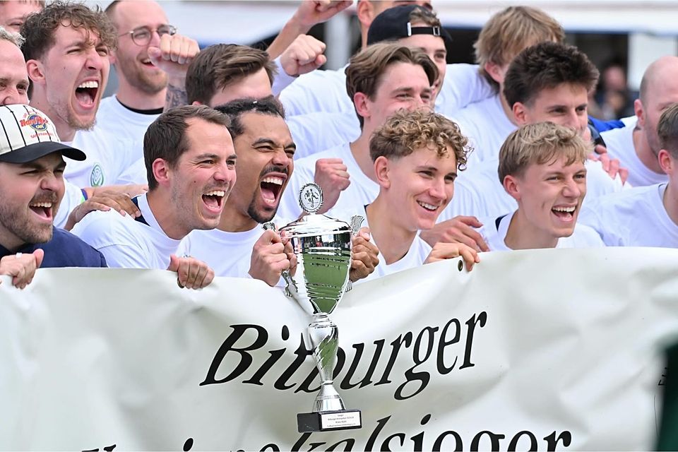 Nach Platz 2 im Vorjahr sicherte sich Blau-Weiß Köln am Sonntag den Kreispokal Köln. Nach Platz 2 im Vorjahr sicherte sich Blau-Weiß Köln am Sonntag den Kreispokal Köln.