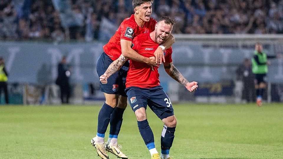 Torjubel zum 2:0, Aaron Keller 16, Patrick Hobsch 34 (SpVgg Unterhaching), SpVgg Unterhaching vs. T