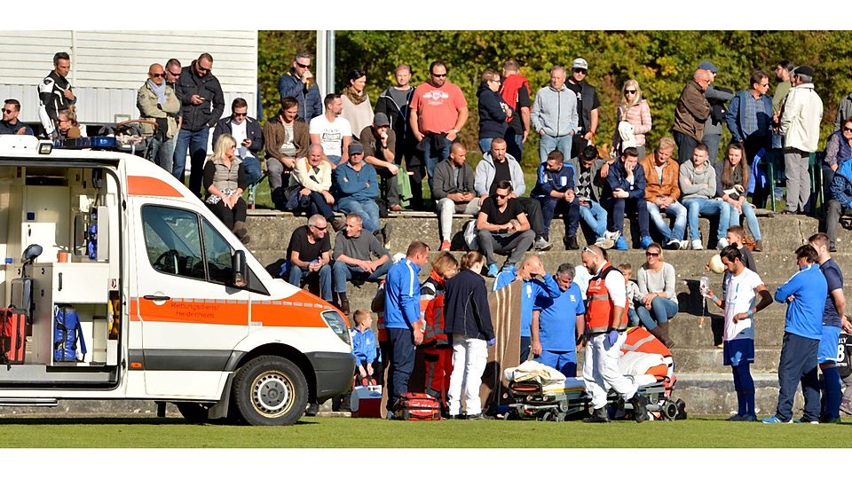 Gerstettens Fußballer Stefan Senlikoglu verletzte sich im Top-Spiel gegen Mergelstetten so schwer, dass er mit einem gerufenen Krankenwagen ins Heidenheimer Klinikum gebracht werden musste.  Foto: Sabrina Balzer (HZ)