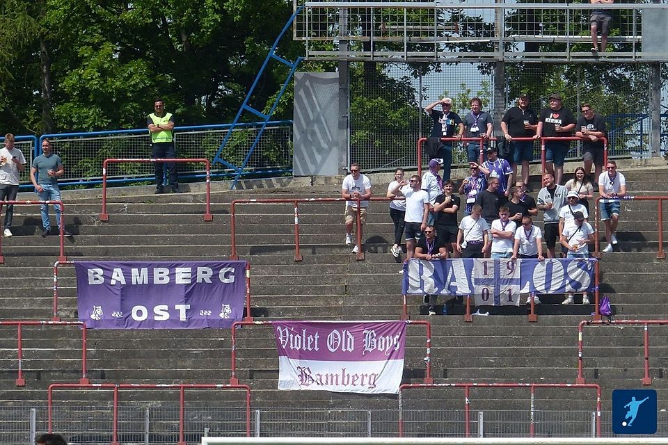 Weiter kräftig zittern müssen die Bamberger Fans nach dem 0:3 in der Augsburger Rosenau.