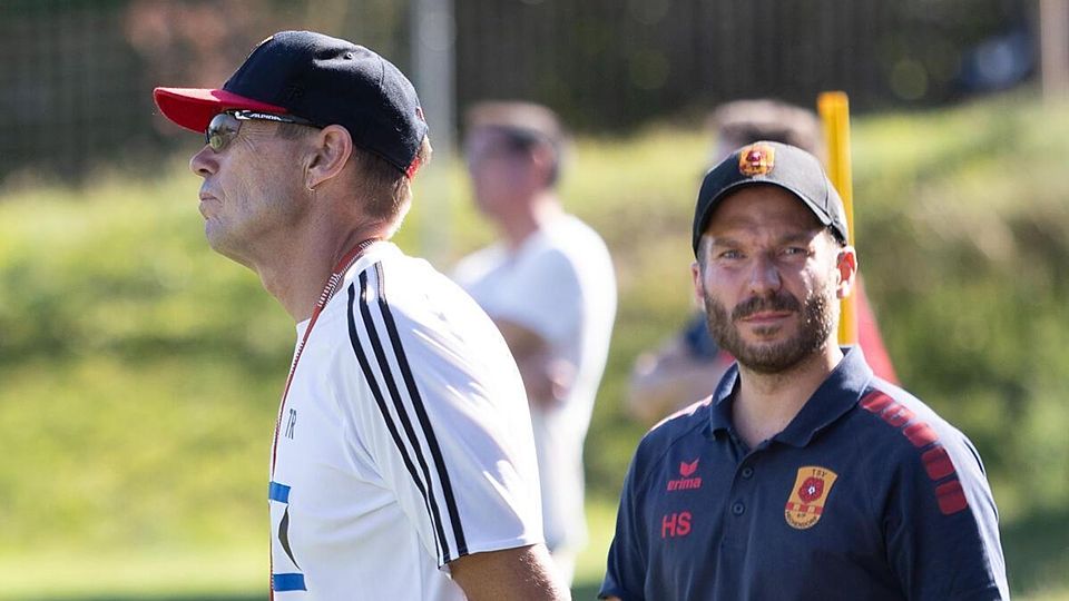 Erfolgreiches Trainerduo: Tom Ruhdorfer (l.) und Holger Schurr führten den TSV Hechendorf erstmals in die Kreisklasse, in der der Neuling bislang allerdings schwankende Leistungen zeigt. Den Klassenerhalt sollten die Pilsenseer aber hinkriegen.