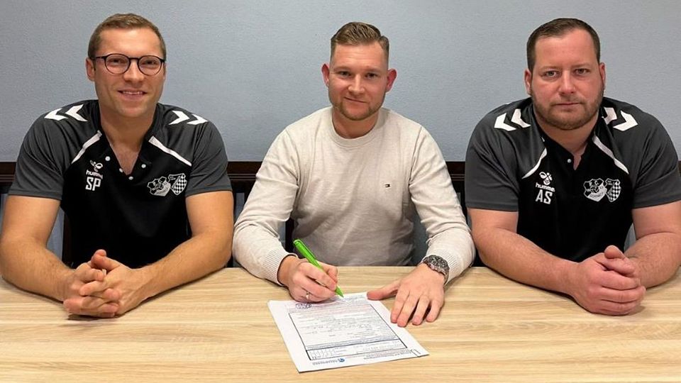 Andre Vogel (Mitte) trainiert kommende Saison die SG Dornach / Roßbach II 