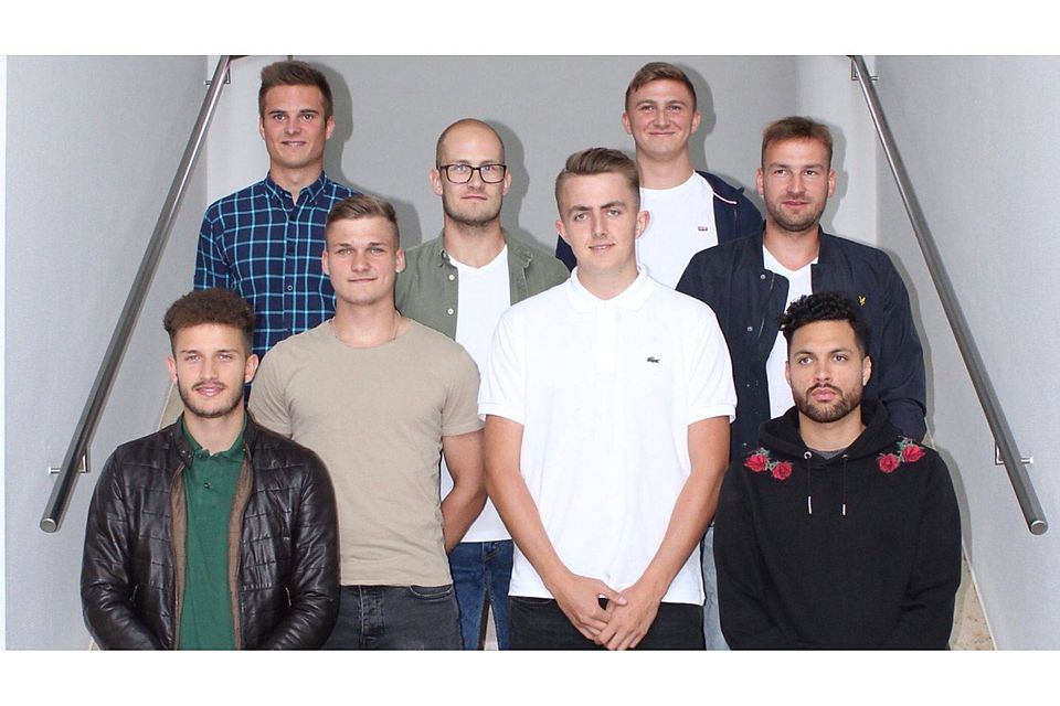 Die Neuzugänge der Arnstädter: Denis Wildenauer, Felix Bertram, Lucas Normann, Marcel Hummel (hinten, v.l.n.r.), Marc Fleischhauer, Joel Klette (mitte, v.l.n.r), Maurice Skalkai und Raul Amaro (vorne, v.l.n.r.) 