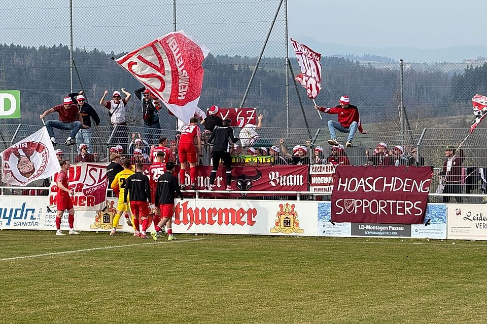 Zu feiern hatten nur die "Hoaschdenger Buam" was. Mit klasse Fanunterstützung im Rücken gelang den Heimstettern der erste Auswärtssieg.