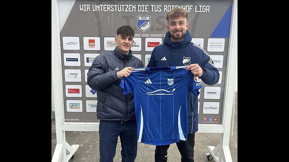 Cheftrainer Henning Knuth (TuS Rotenhof) und Dustin Jacob.