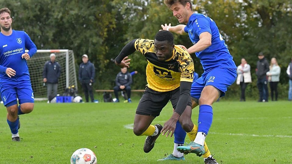 Der SV Harting (in gelb) kann mit einem Sieg in Laub einen großen Schritt Richtung Klassenerhalt machen.