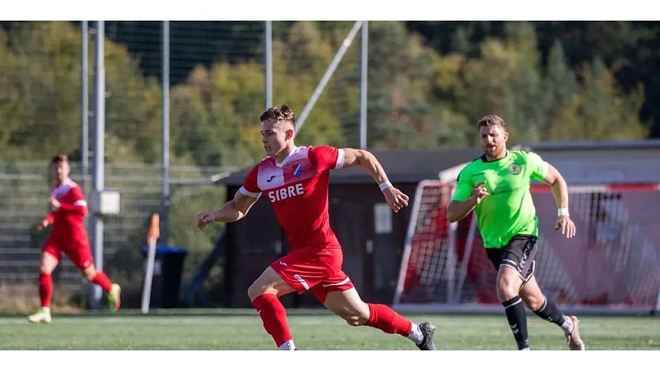 Kim Bellinghausen zeigt eine starke Leistung für den TSV Steinbach II in der Fußball-Hessenliga. Dennoch gibt es gegen Stadtallendorf eine Niederlage. © Björn Franz 