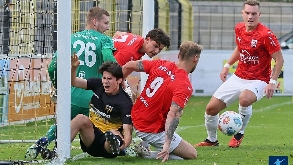 Der Ball wollte am Ende nicht mehr über die Linie: Der FSV Stadeln unterlag mit 1:2 bei Bayern Hof.