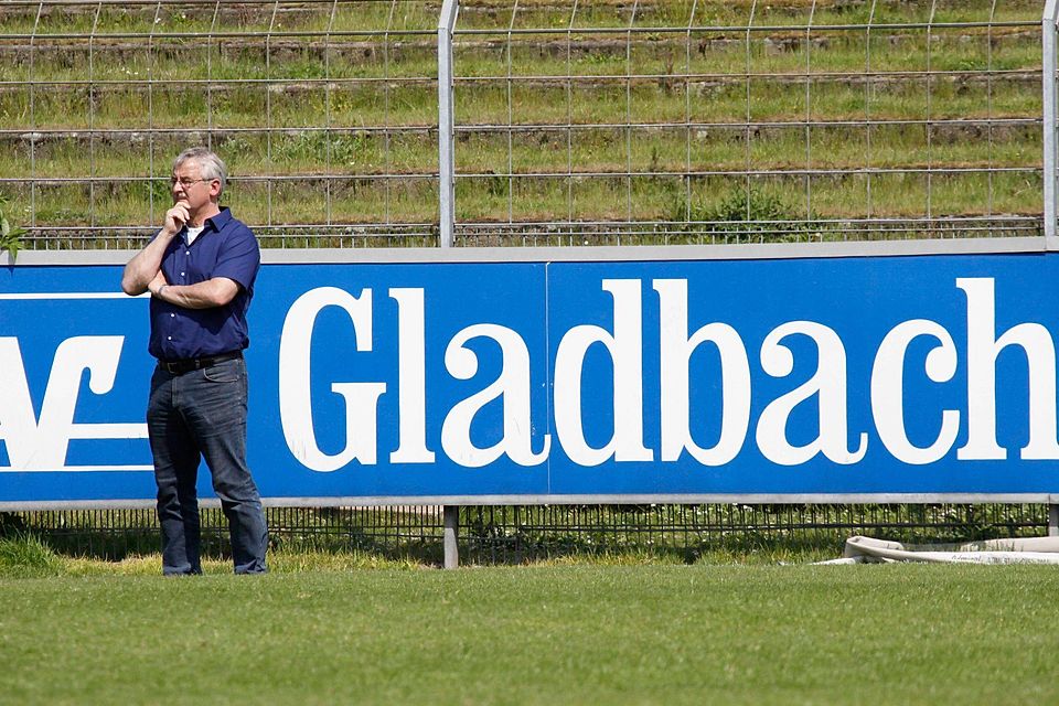F: Ostermann Peter Schleuter bei seinem vorletzten Spiel als Trainer der Odenkirchener im Stadion Rheydter Spielverein