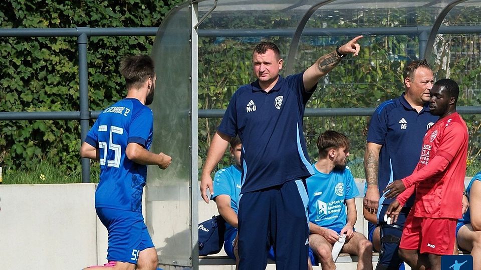 Van Dellen zeigt seiner Mannschaft die Richtung an