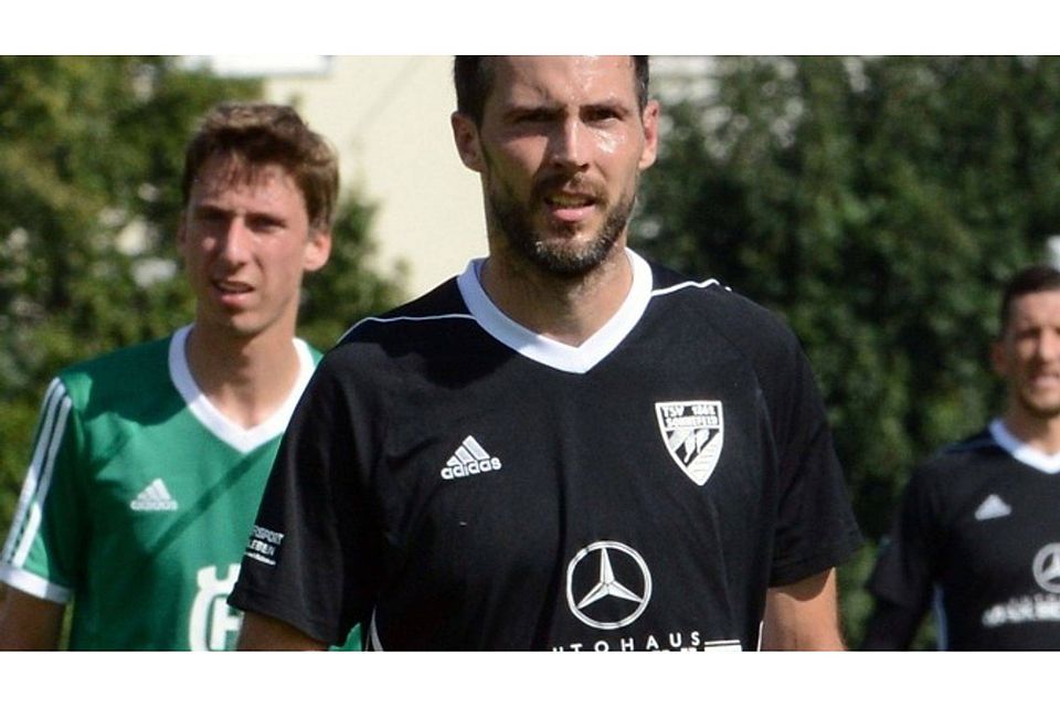 Sonnefelds Spielertrainer Bastian Renk (re.) ist mit der Zwischenbilanz seiner Truppe vollauf zufrieden F: Meier