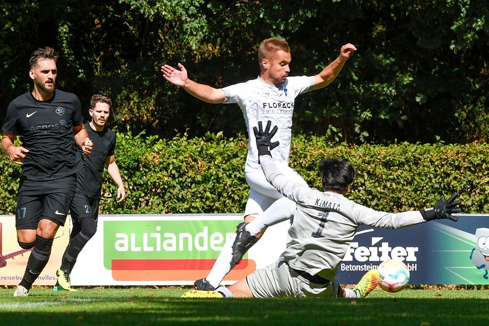 „Vorne bekommen wir in jedem Spiel Chancen“: Union Schafhausen (in Weiß) erwartet Erftstadt-Lechenich.