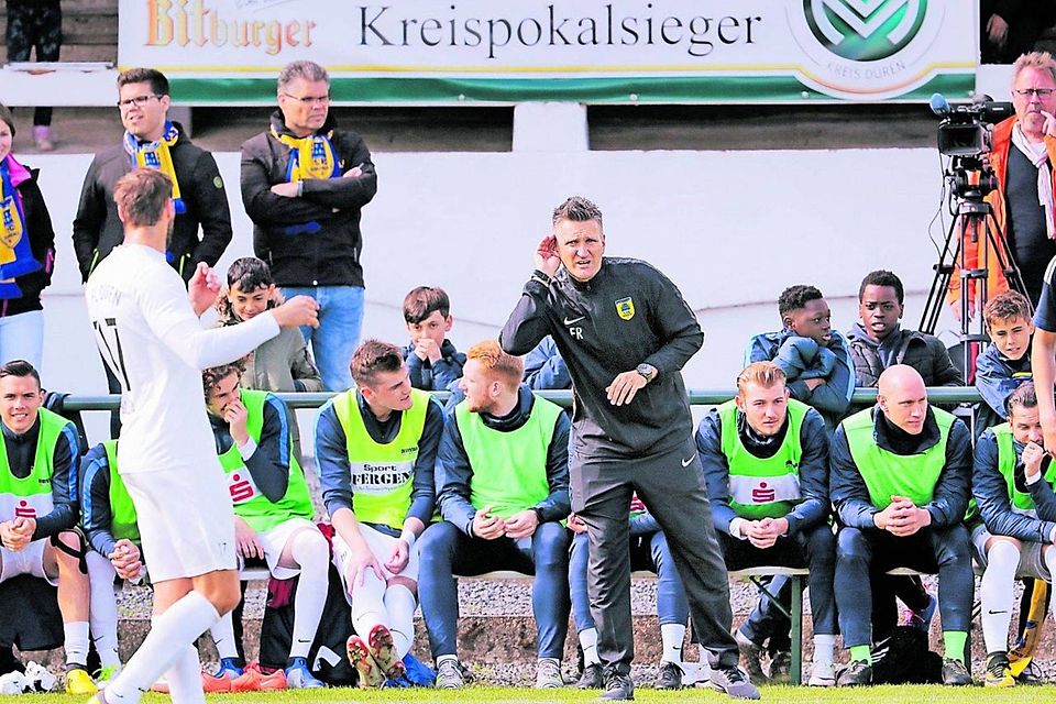 Zum Ende der vergangenen Saison auch als Trainer der Dürener im Einsatz: Frank Rombey, hier im Spiel gegen den VfL Vichttal.