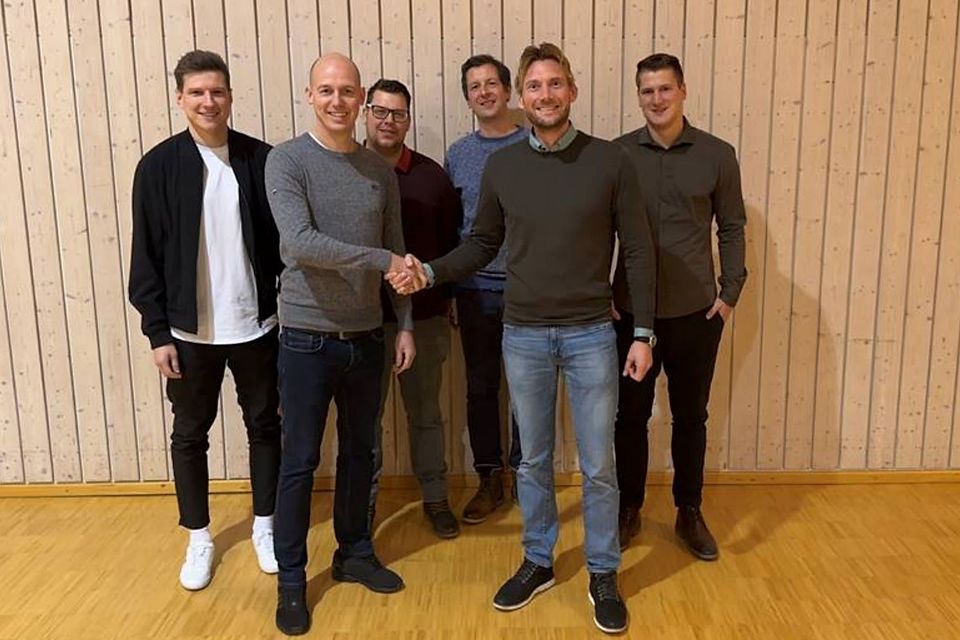 Von links nach rechts: Spielführer vom SV Fischbach Stefan Grell, Abteilungsleiter SVF Christian Klumpp, Spielleiter SVF Roman Götze, Spielleiter TSV Marcel Kraft, Abteilungsleiter TSV Benjamin Prestle, Spielführer TSV Matthias Hatzing