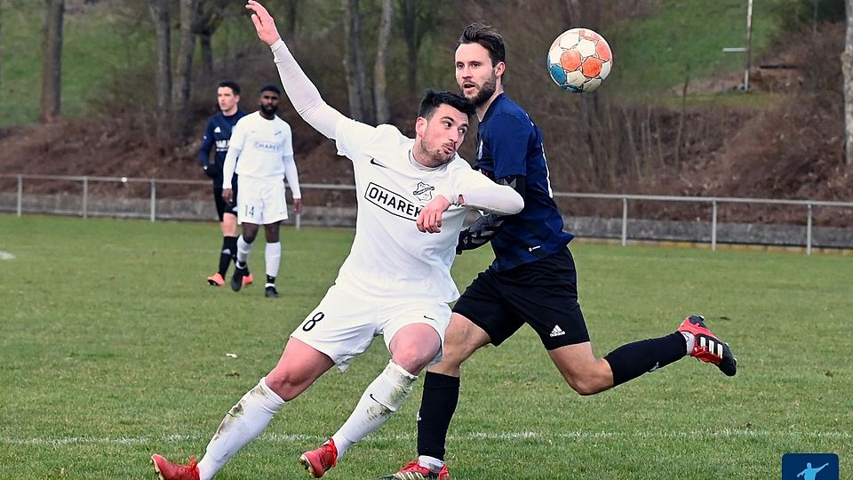 Marvin Prade (weiß) und der TSV Kürnbach haben sich in der Rückrunde stark verbessert gezeigt.