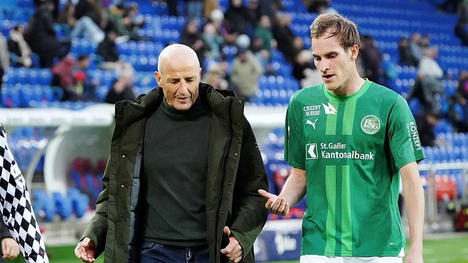 Soll nicht nur „torgefährlicher Mittelstürmer“, sondern auch „Führungspersönlichkeit“ werden: Fabian Schubert mit seinem ehemaligen Trainer Peter Zeidler (li.).