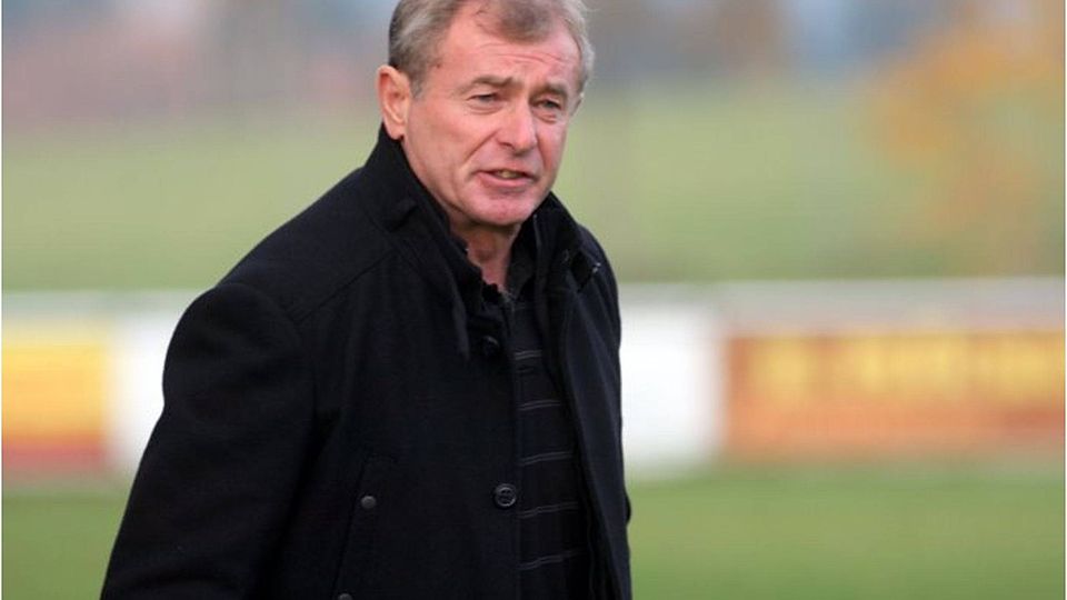 Auch in der kommenden Saison Trainer des FC Ruderting : Josef Bumberger    Foto : B.Enzesberger