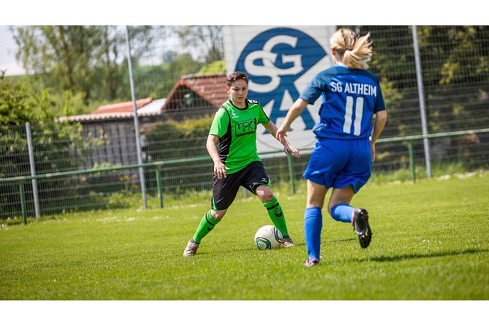 Ein Griff in die Trickkiste reicht Granheim (grün) am letzten Spieltag der Landesliga-Saison nicht aus. Denn die Kemedinger-Elf ist abhängig von Verbandsliga-Wackelkandidat Jungingen.  Herbert Geiger