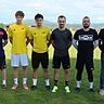 Trainer Andreas Herrmann (links) und Abteilungsleiter Christian Mühlbauer (rechts) freuen sich auf die neuen Spieler Florian Fischer, Moritz Hausladen, Oliver Leutsch und Sebastian Sosna (von links).