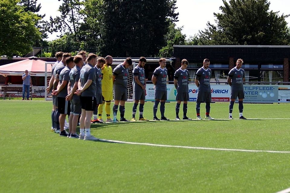 Der BV Weckhoven hat dem tragisch verstorbenen Spieler gedacht. Der BV Weckhoven hat dem tragisch verstorbenen Spieler gedacht.