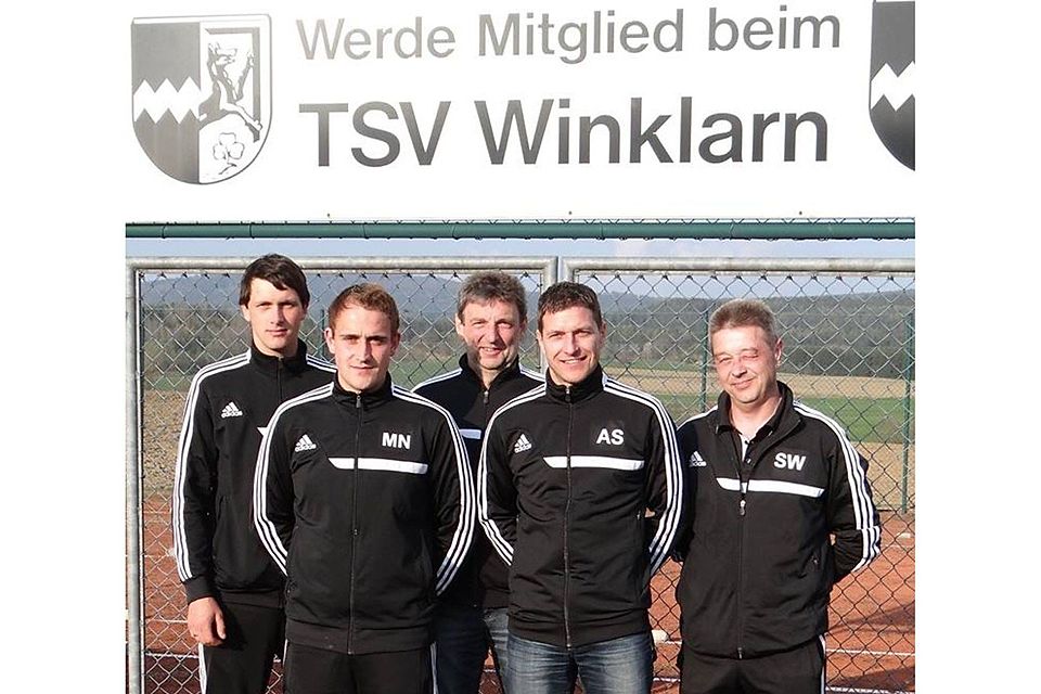 von links: Andreas Dirscherl (2.Abteilungsleiter), Matthias Niebauer (1.Abteilungsleiter), Hans Hutzler (1.Vorstand), André Schille (Trainer), Stefan Winkler (Betreuer 2.Mannschaft)