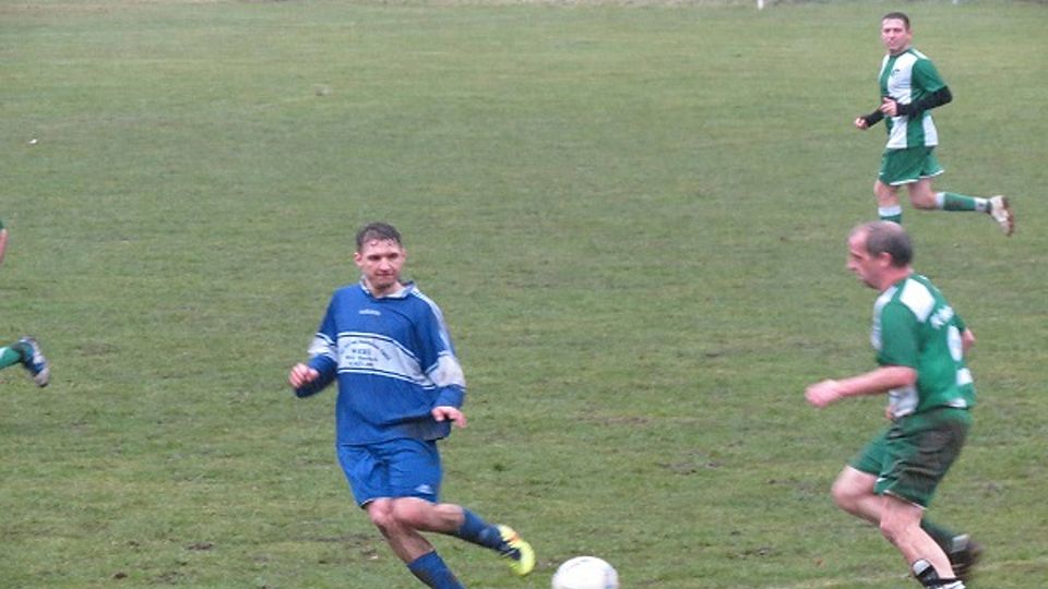 Spielszene SV Neckargerach - FC Mosbach          Foto: SMD