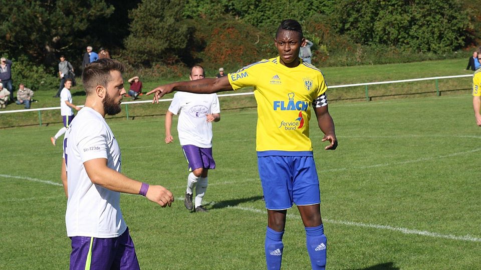 F: SG Schauenburg Dirigiert und trifft - Schwalmstadts Kapitän Steven Preuss