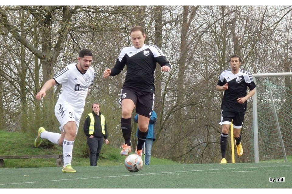 Keine Punkte: Nibelungen Worms verliert gegen den FSV Nieder-Olm mit 1:3.Archivbild: mifi Keine Punkte: Nibelungen Worms verliert gegen den FSV Nieder-Olm mit 1:3.Archivbild: mifi