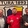 Einigung für die kommende Saison: (v.l.n.r.) Abteilungsleiter Michael Dietermann, TuRa-Trainer Bayram Mechmet und sportlicher Leiter Mevlüt Yavuz 