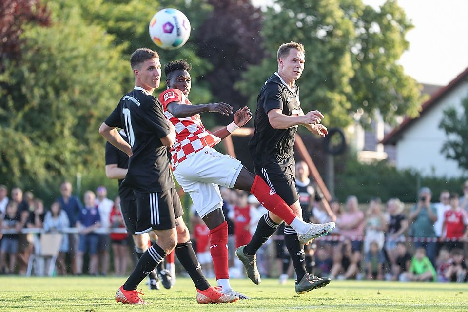 Das Highlight der Vorbereitung: Die Spieler der SG Gensingen/Grolsheim durften sich beim ersten Test Anfang Juli gegen die Profis vom 1.FSV Mainz 05 beweisen.
