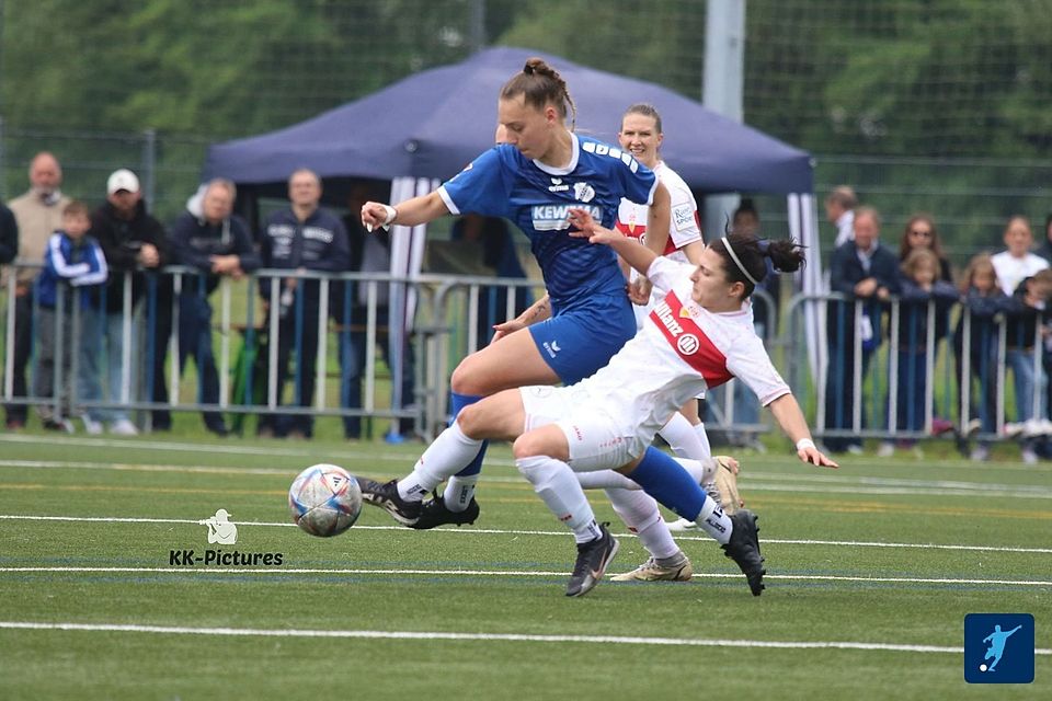Showdown am letzten Spieltag: Sand II (blaue Trikots) und der VfB Stuttgart dominierten die Oberliga Baden-Württemberg. Das große Finale gewannen die Schwaben gegen die Schwarzwälder.