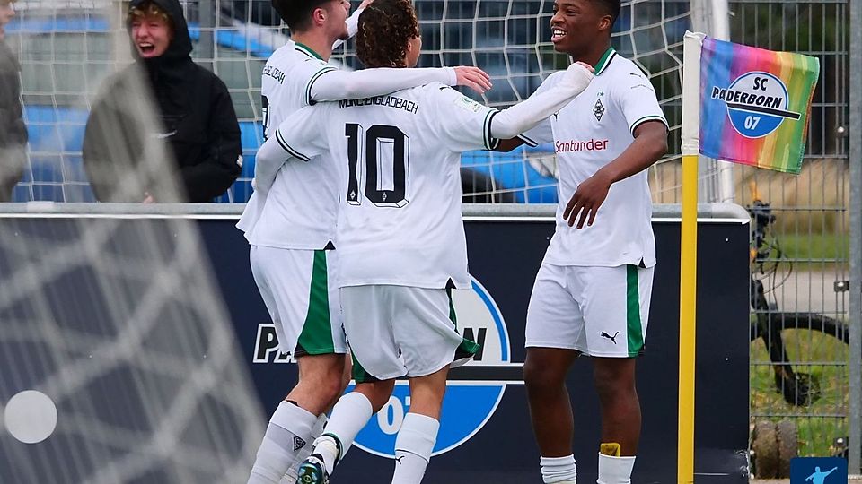 Die U17 von Borussia Mönchengladbach durfte den Erfolg im Niederrheinpokal feiern.