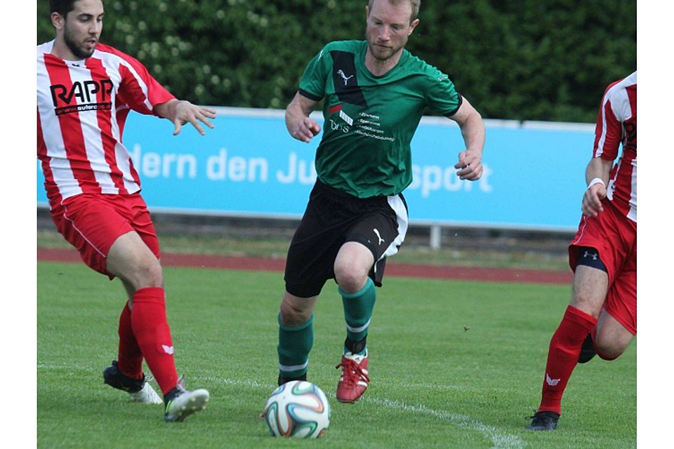 Er ist wieder da: Thomas Edelmann (Mitte) ist nach einem einjährigen Intermezzo beim SV Sulzemoos wieder zum SV Weichs zurückgekehrt. hab