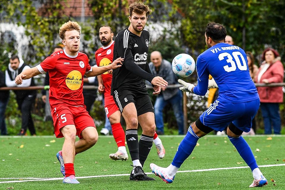 Der Türkische SV Düren sieht schon wie der sichere Sieger aus, kassiert aber noch den Treffer zum 2:2.