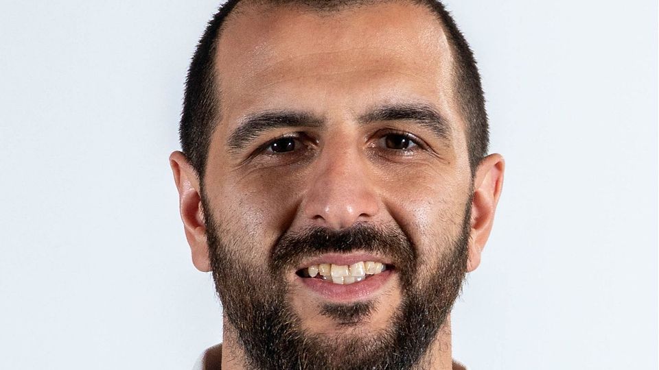 Burak Asik, der Trainer des FC Steinen-Höllstein, freut sich auf das Wiedersehen mit vielen alten Gefährten beim SV Schopfheim. Die Punkte will er aber freilich im Wiesentalstadion behalten.