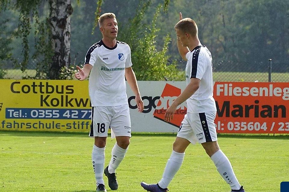 Lars Konzack (li.) wechselt vom VfB Krieschow in die Kreisklasse zur SpVgg Raddusch.