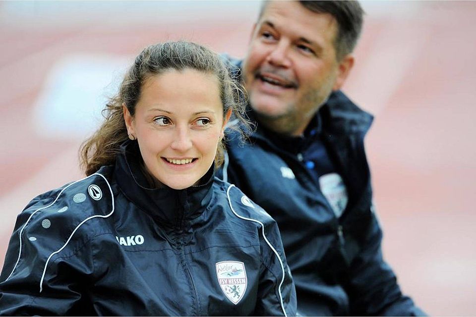 Im ersten Spiel des neuen Jahres im Pokal gefordert: Julia Schlothauer, Trainerin des FSV Hessen Wetzlar. Foto: Martin Weis