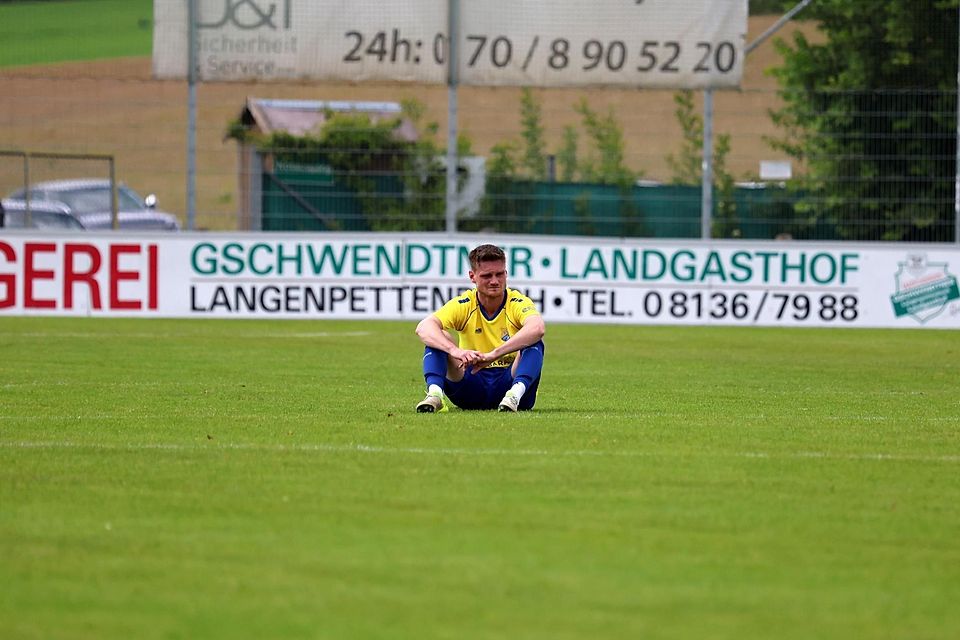 Aus und vorbei: ein einsamer Mario Götzendörfer nach dem Abpfiff der letzten Saisonpartie.