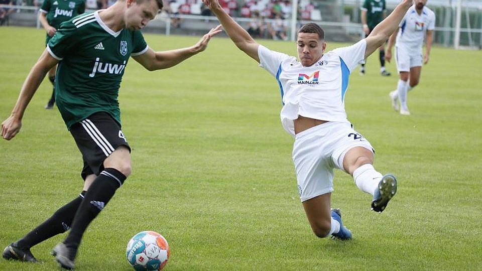 Waldalgesheims Konstantin Gänz (links) – hier gegen den SV Gonsenheim – trainiert zwar wieder, stellt für das kommende Spiel jedoch noch keine ernsthafte Alternative dar.
