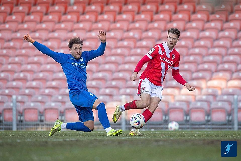Energie-Profi Dennis Slamar (li.) half bei Altglienicke aus.
