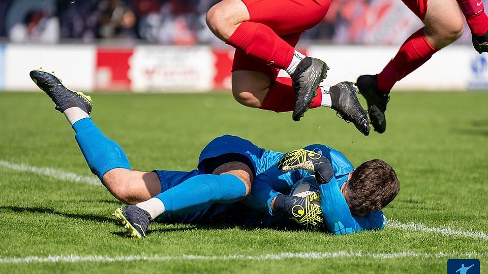 Der SV Waldperlach um Keeper Hugo Kaiser musste sich in Siegsdorf mit einem Remis zufrieden geben.
