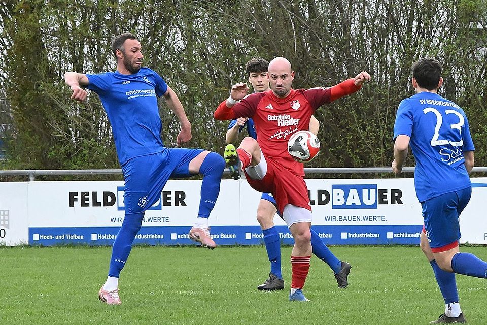 Der SV Burgweinting hielt Wörth um Torjäger Merdin Mehmedov (in Rot) in Schach.