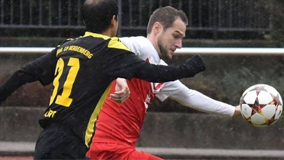 Michael Fiorini (rechts) steuerte zwei Treffer zum Waldenbucher Heimsieg bei. Günter E. Bergmann