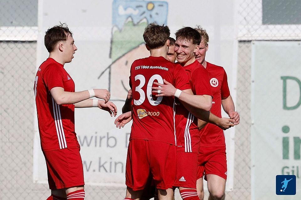 Der TSV 1860 Rosenheim bleibt dem TSV 1880 Wasserburg auf den Fersen.