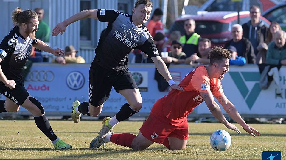 Nachdem die Dorfbuam zuletzt gegen Wacker Burghausen mit 3:5 unter die Räder gekommen sind, hagelte es nun eine bittere 0:4-Klatsche gegen Liga-Konkurrent Ansbach.