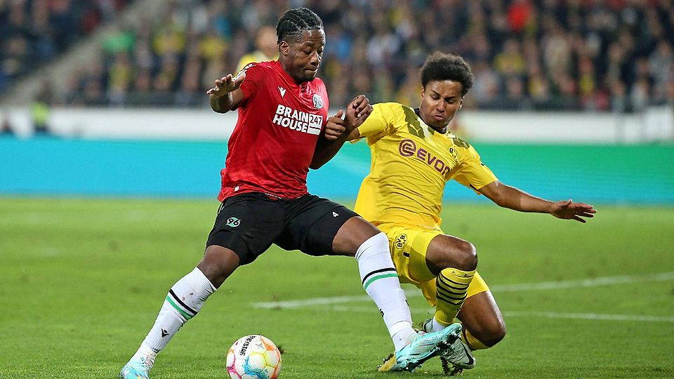 FCB-Leihgabe Bright Arrey-Mbi stand in 19 von 22 Spielen für Hannover 96 auf dem Feld.