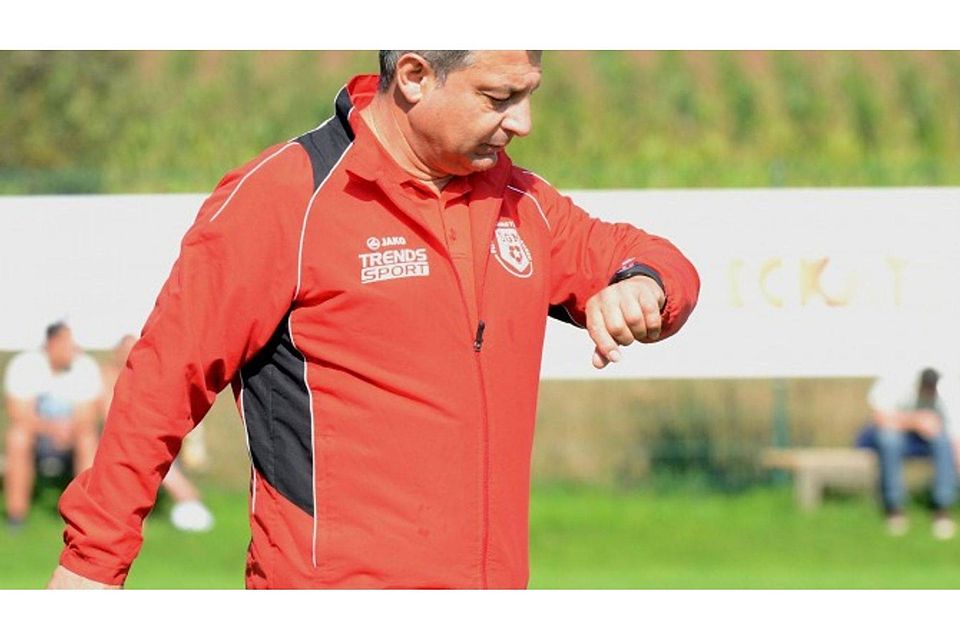 Trainer Dino Salerno hört nach der Bezirksliga-Saison beim SV Mochenwangen auf. far