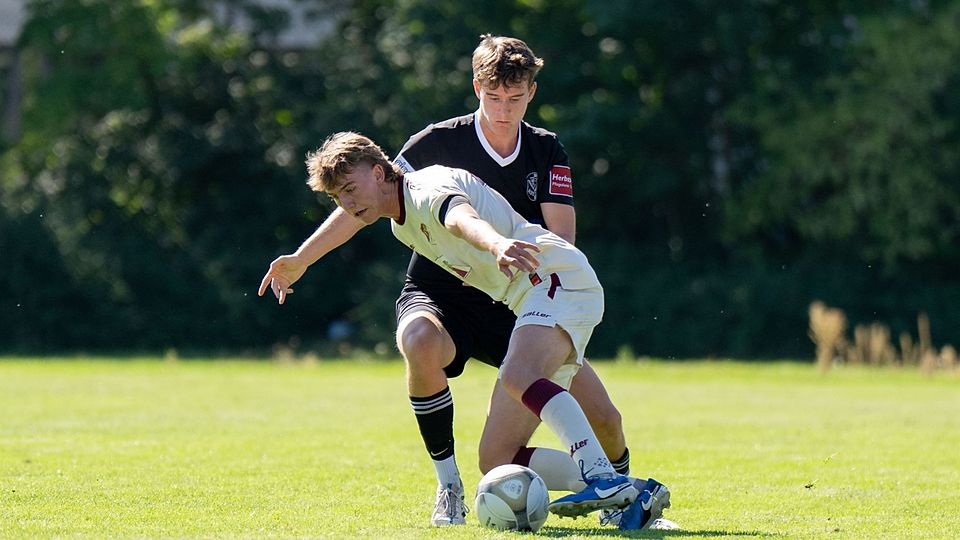 Dem FC Schwabing gelingt der dritte Sieg in Folge. Der FC dreht das Spiel gegen den VfB Hallbergmoos in den Schlussminuten.