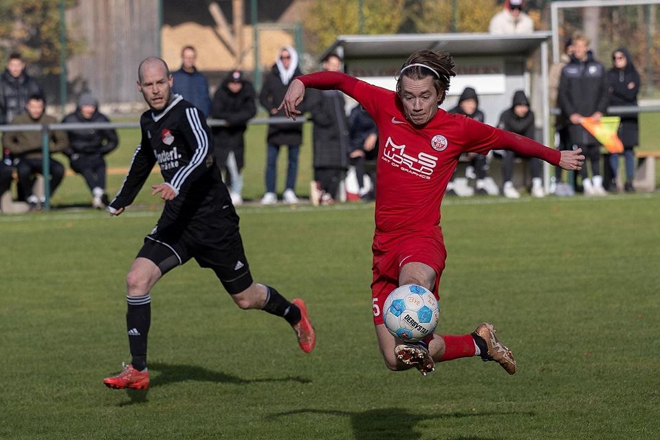 Das glücklichere Füßchen als (li.) Florian Lechner hatte SCBV-Torschütze Nelson Rook.
