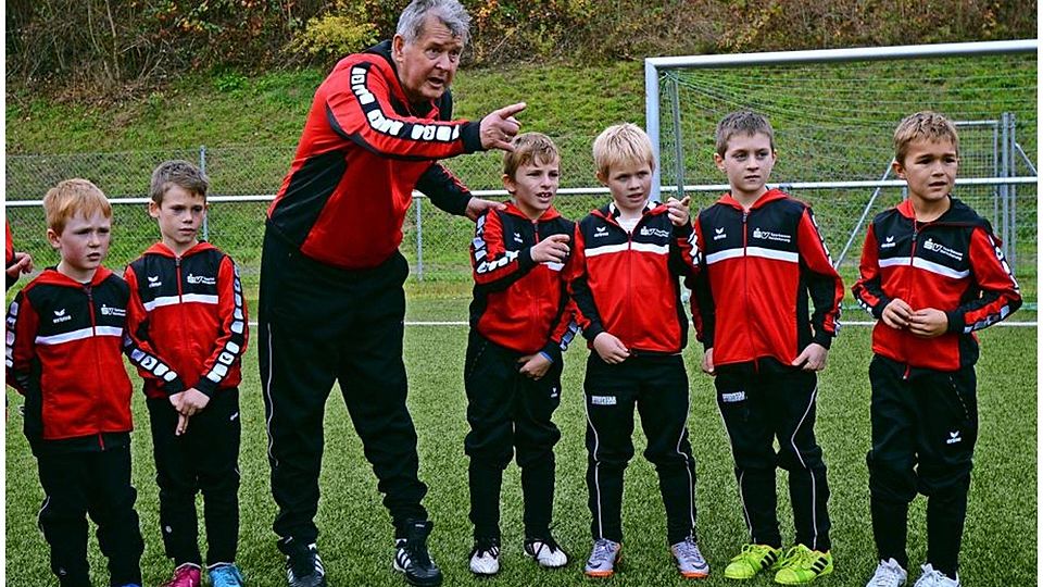 Coach Wolfgang Bartusch: Die Kinder sollten Spaß  im Training haben. Foto: Tassilo Hackert